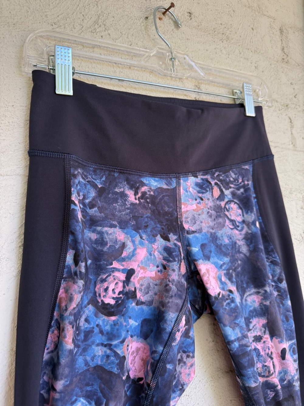 Lululemon If You're Lucky Crop Full-On Luxtreme Crops Size 6 - Picture 6 of 13